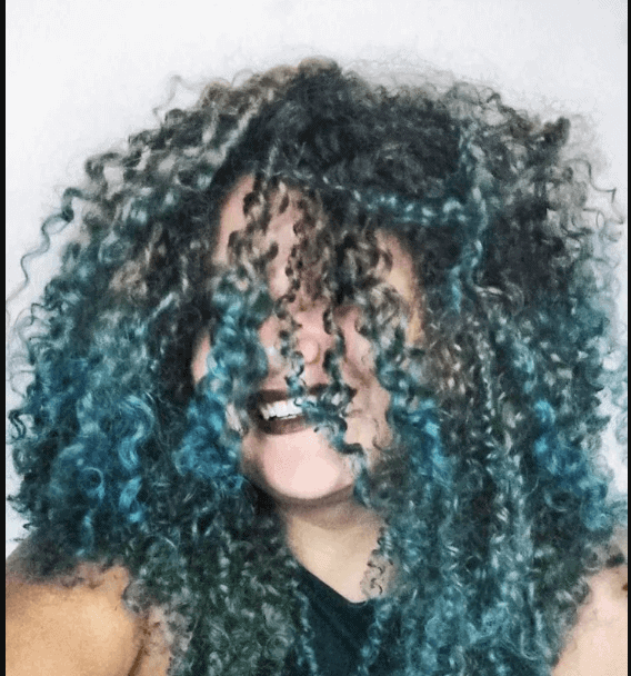 cabelo azul raiz preto final azul JENNY DE MELO