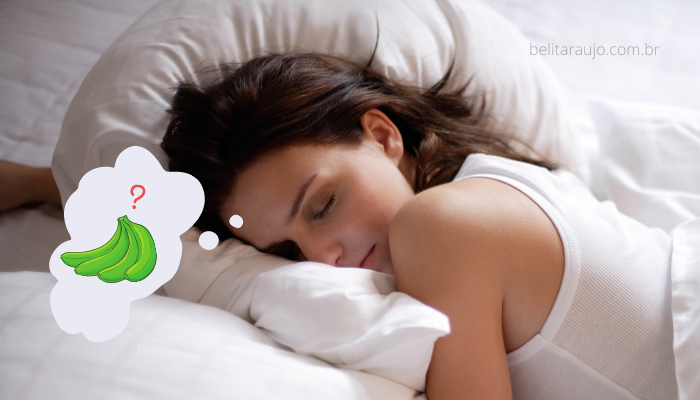 Imagem mostrando uma mulher dormindo e sonhando com banana verde e depois que acorda quer saber o que significa esse sonho.