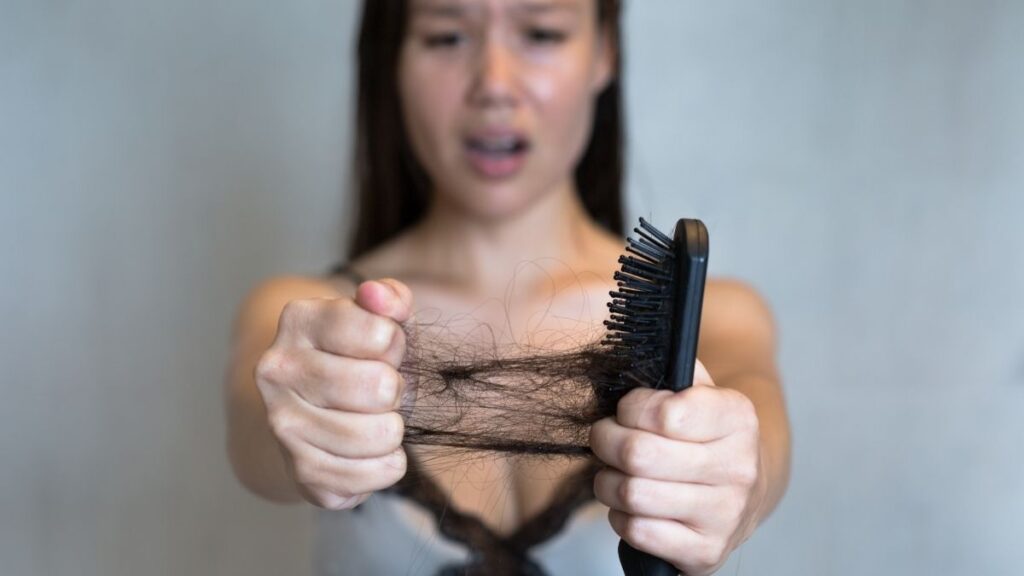 O que fazer para queda de cabelo urgente Confira a solução aqui!