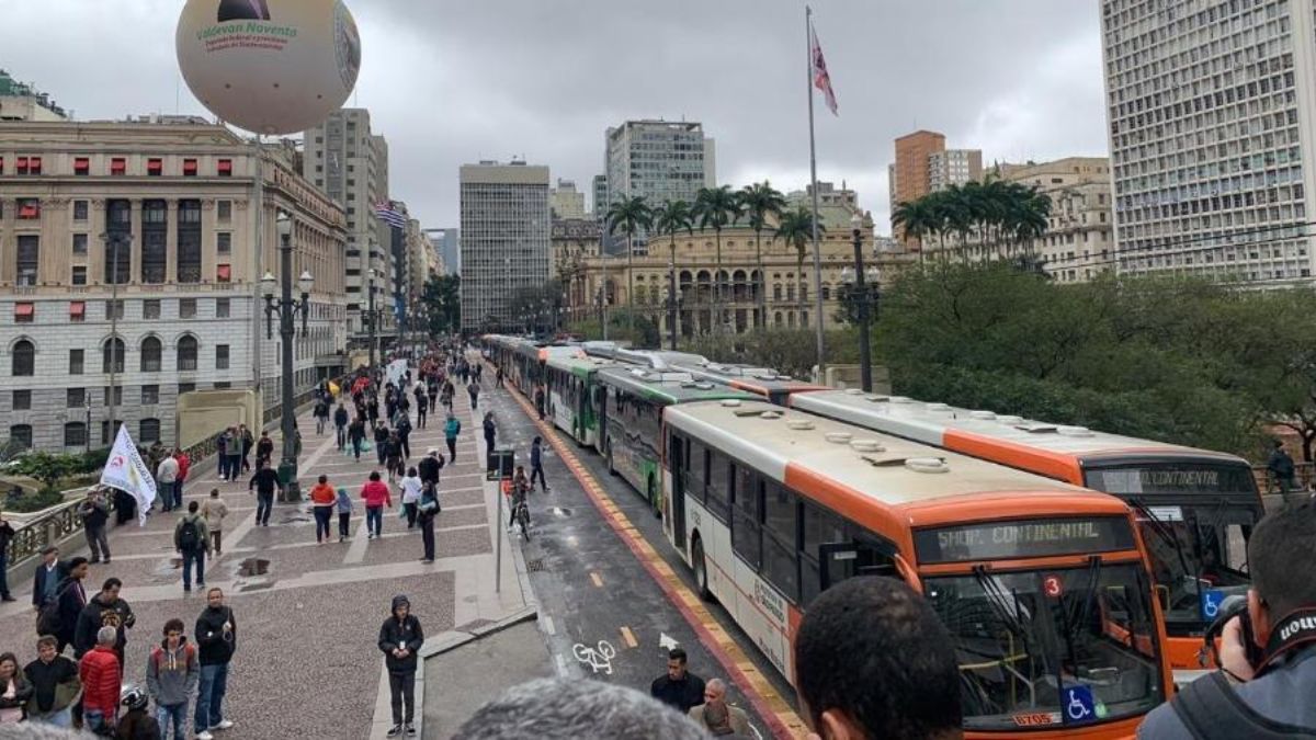Greve de ônibus: Motoristas aprovam greve de ônibus hoje em São Paulo