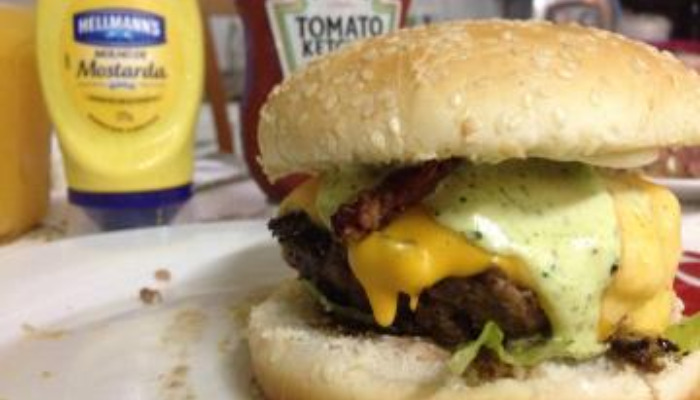 Delicioso Hambúrguer Caseiro em 30 Minutos – Receita Fácil